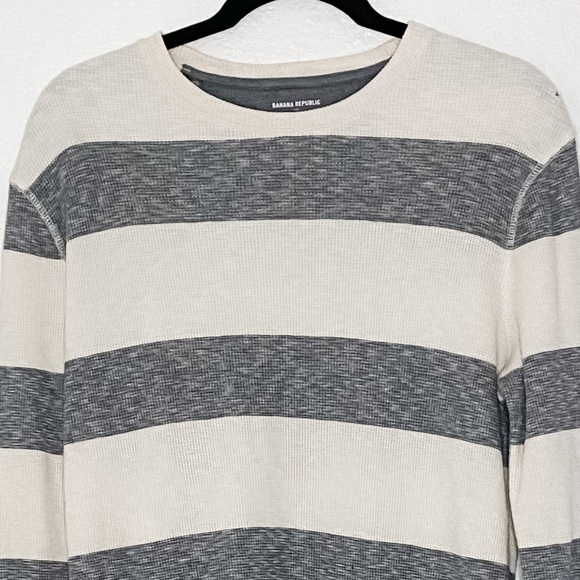 Banana Republic Men’s Off-White and Grey Sweater - Picture 2 of 7